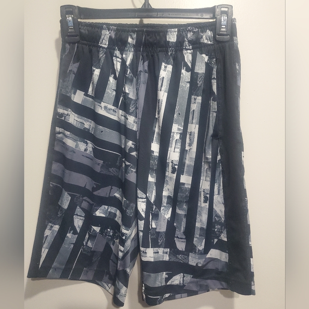 Boys Nike Dri Fit Patterned Shorts Medium